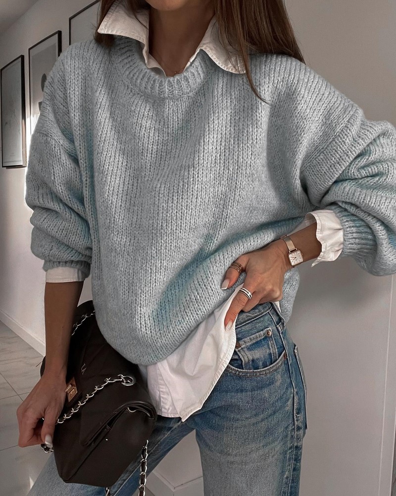 Модные женские свитеры зима года