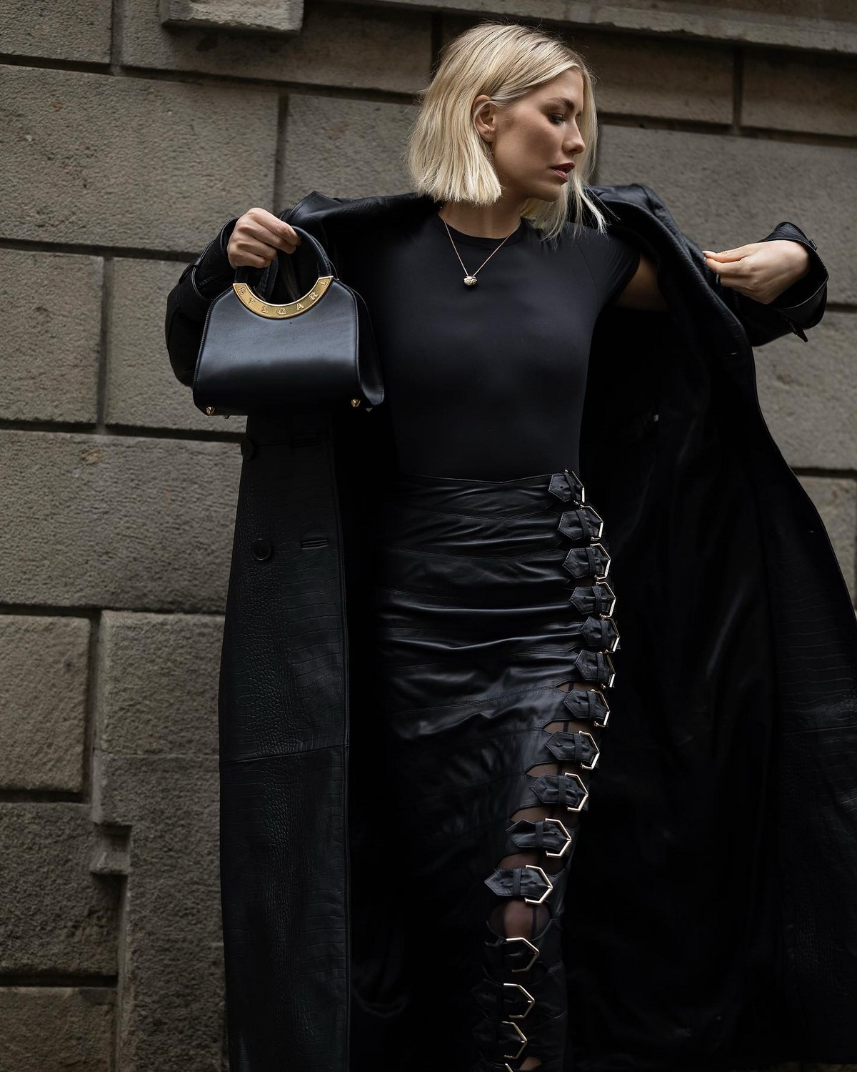 Сухая кожа головы vs перхоть: как распознать и лечить