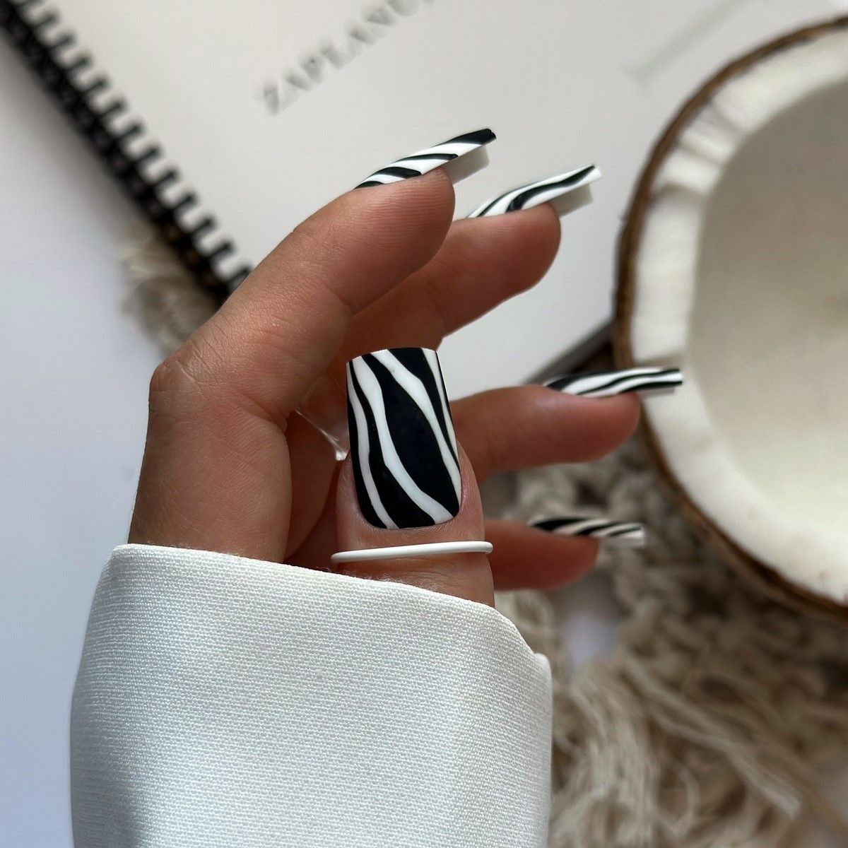 Новинки шарфов 2026 – модные тренды, образы, фото