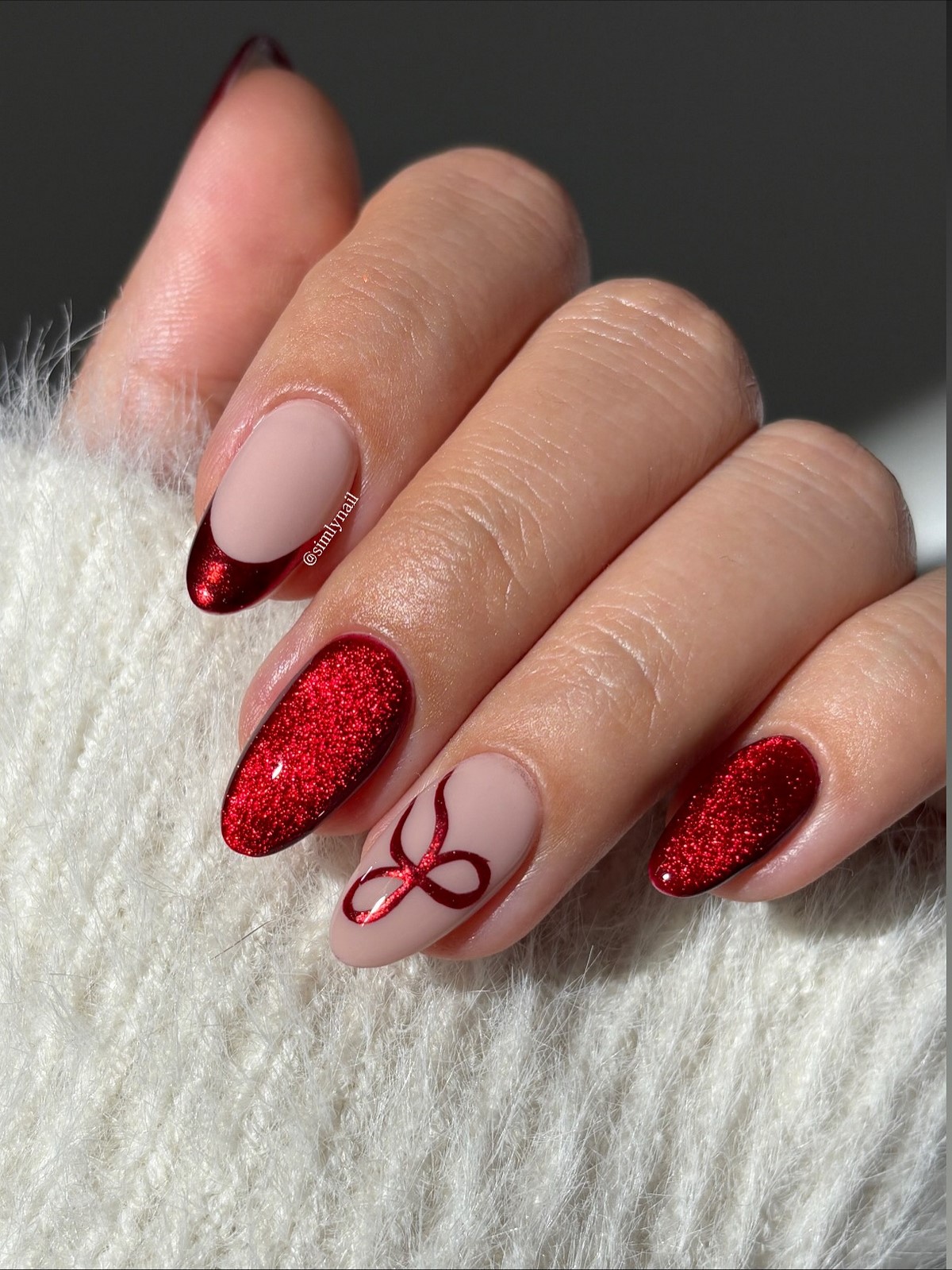 Зимний дизайн ногтей Polka Dots 2026-2027: идеи маникюра в горошек