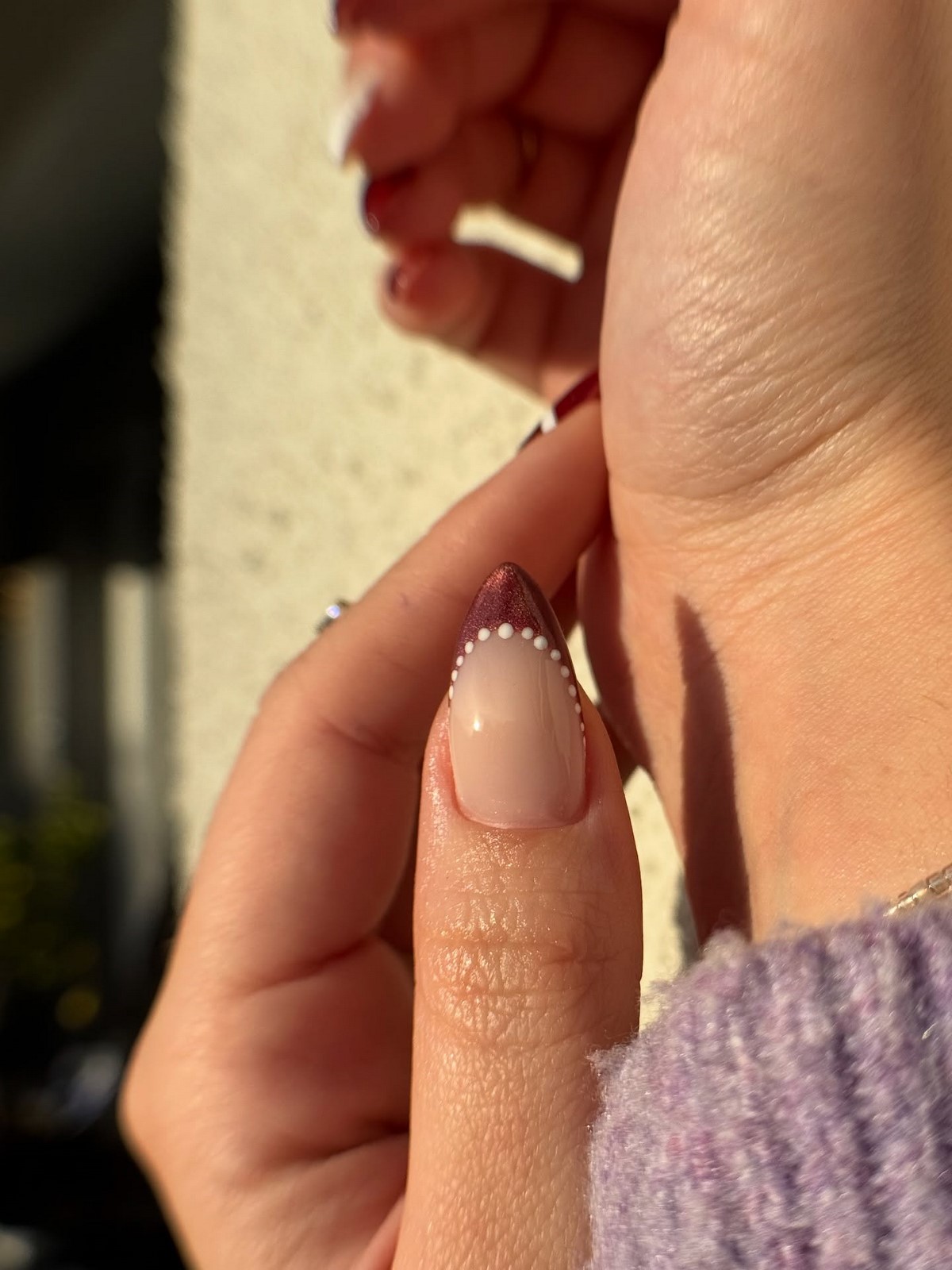 Сияющий френч на Новый год 2027 — тренд зимнего маникюра