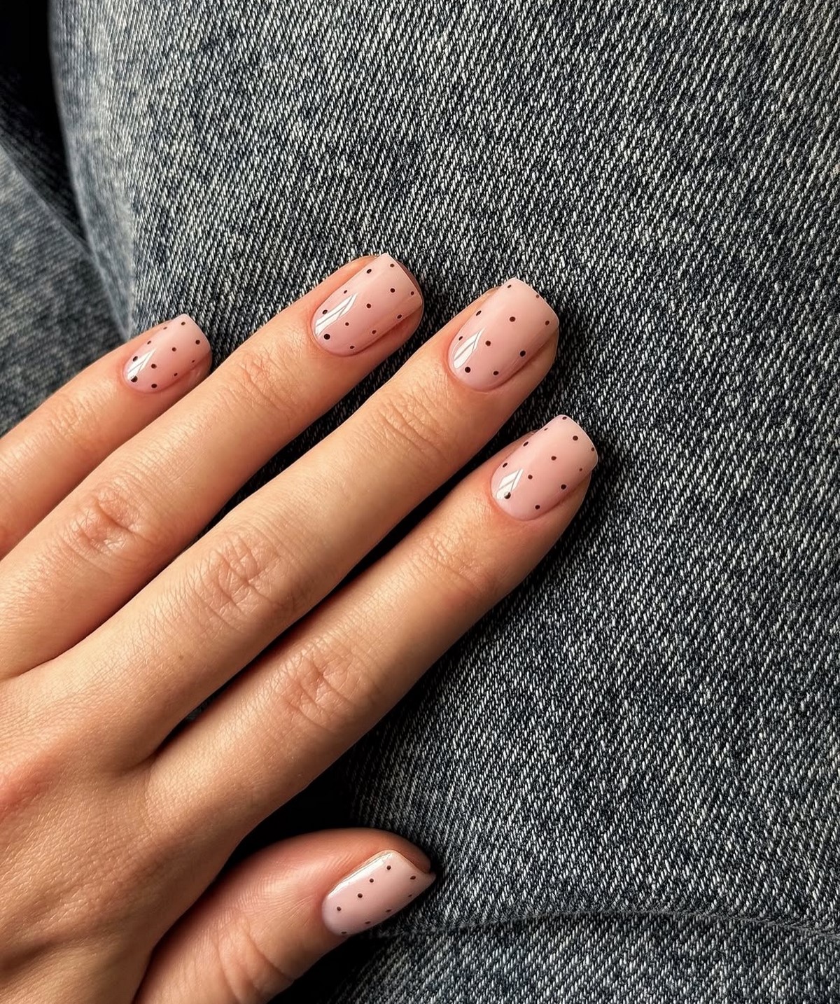 Маникюр с сердечками в феврале 2026 как символ нежности