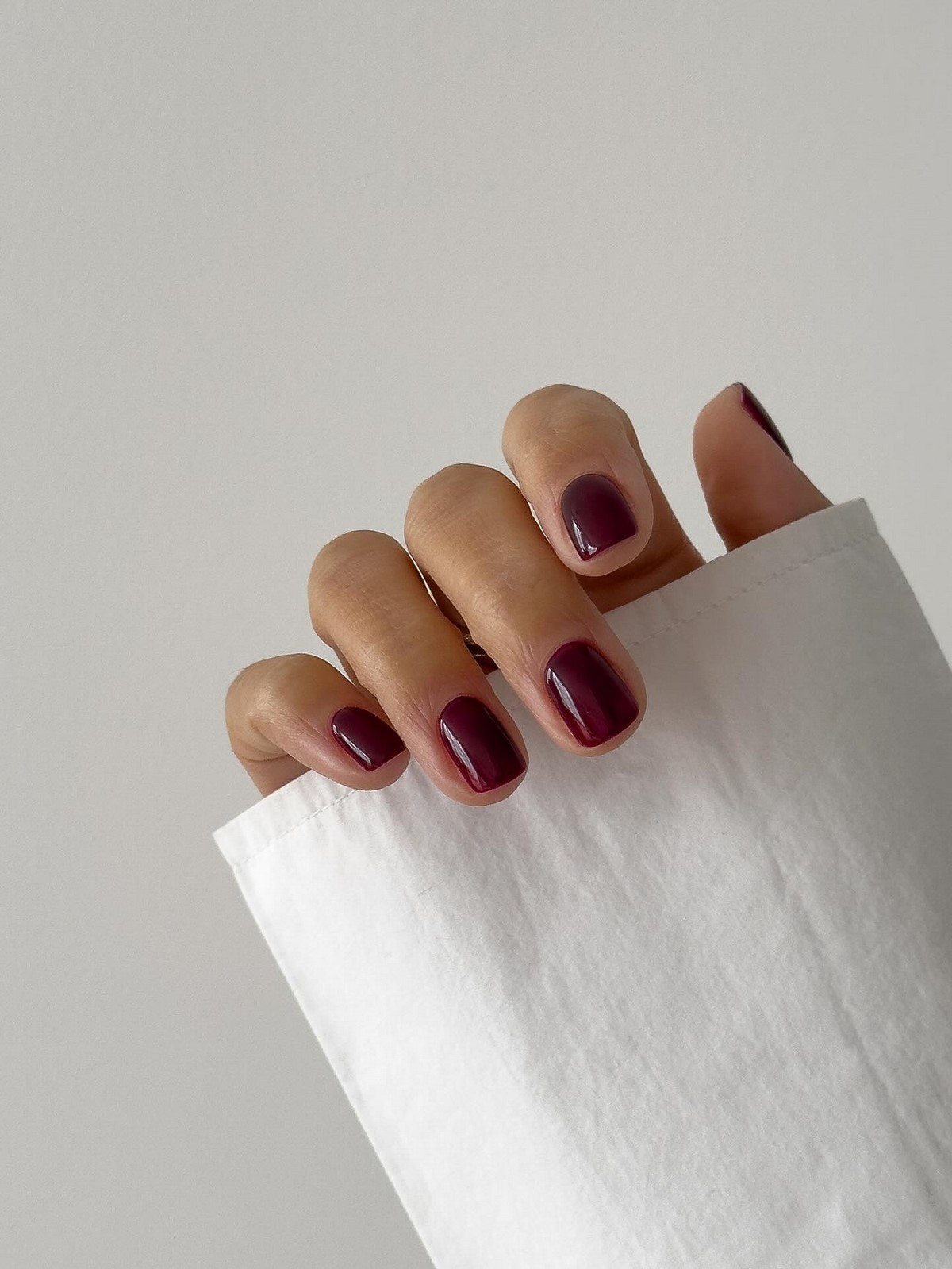 Однотонный маникюр 2026: красивые ногти со вкусом