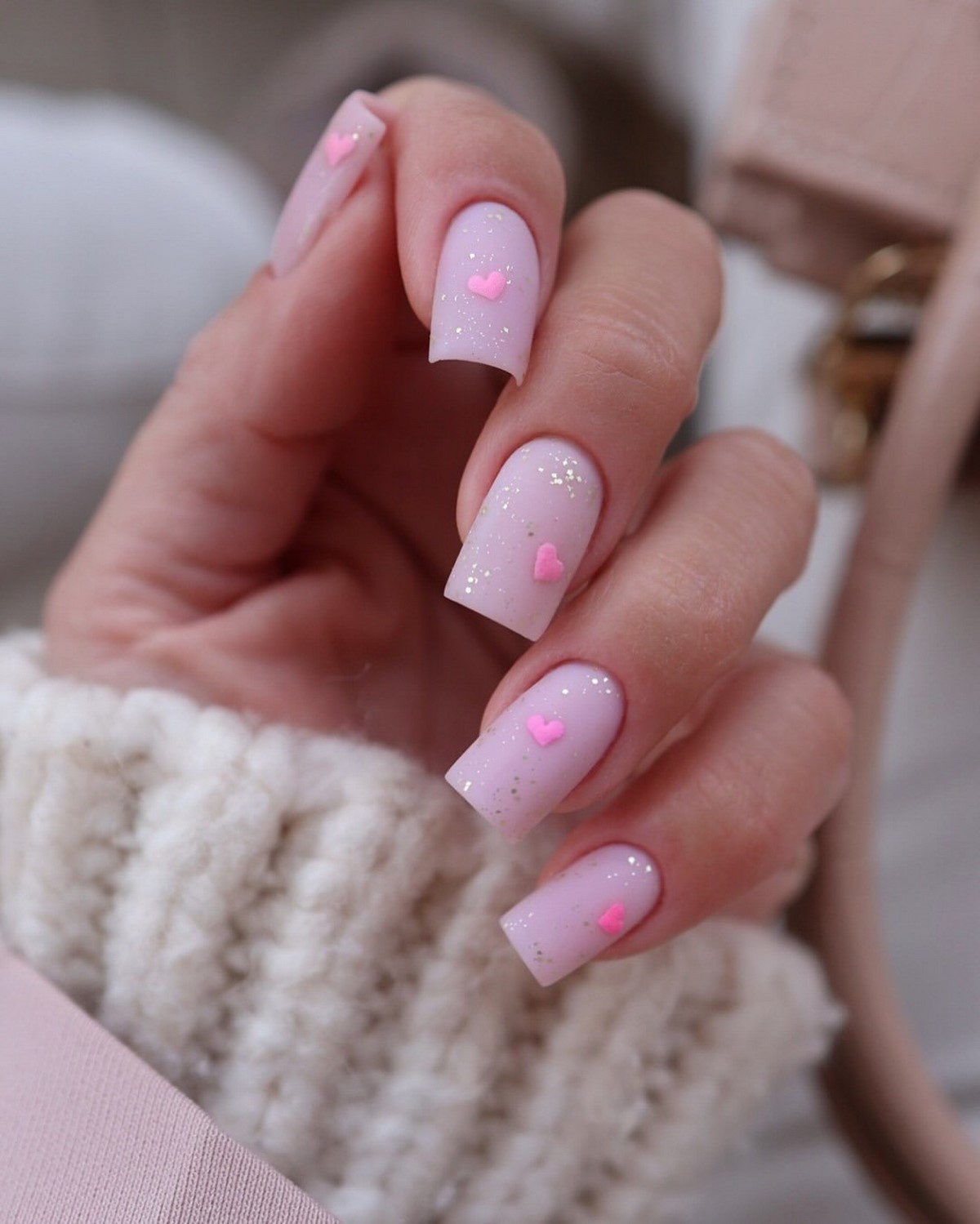 Сердечки на ногтях в феврале 2026: романтика в деталях