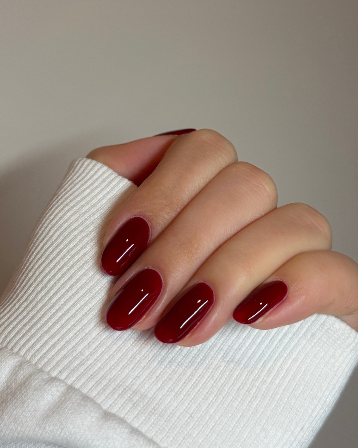 Однотонный маникюр 2026: красивые ногти со вкусом