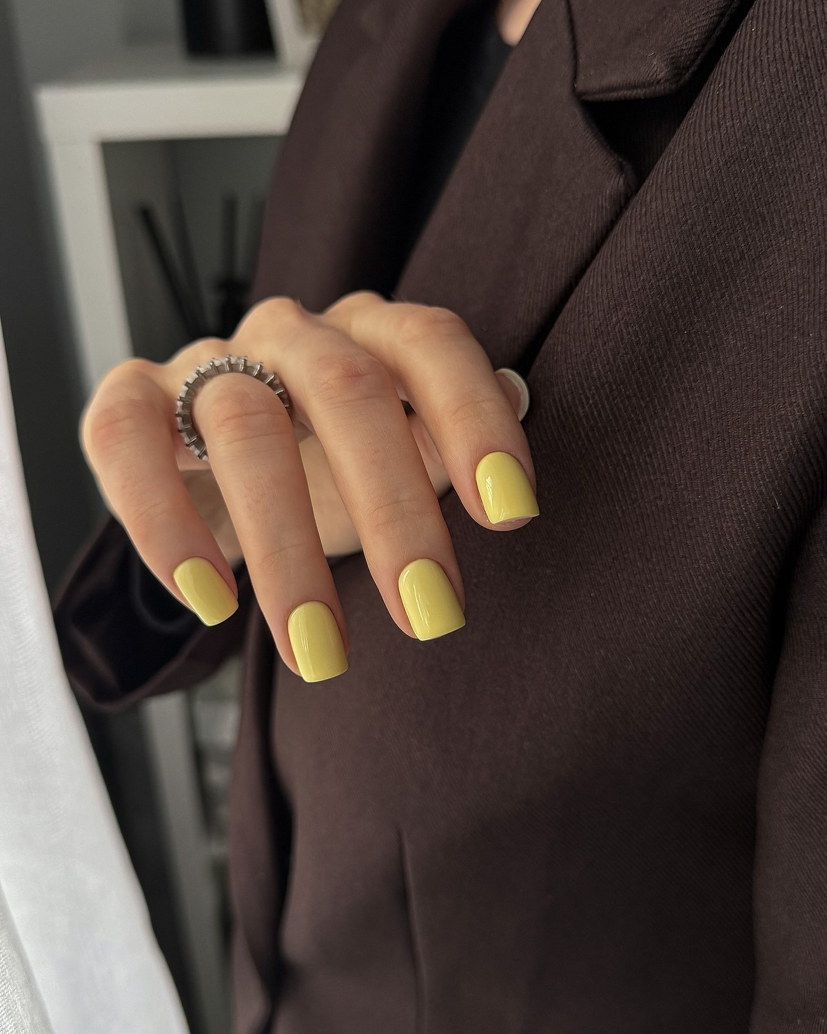 Однотонный маникюр 2026: красивые ногти со вкусом