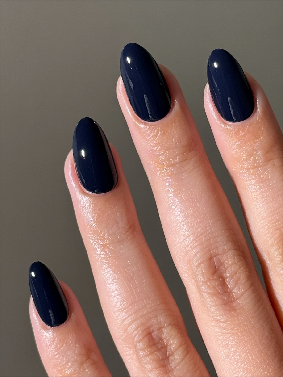 Однотонный маникюр 2026: красивые ногти со вкусом