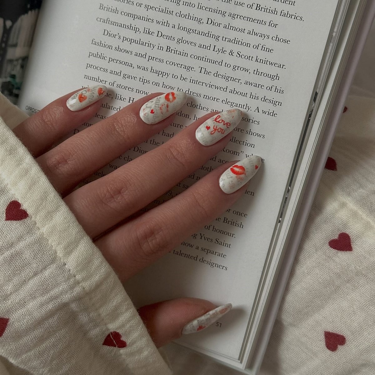 Сердечки на ногтях в феврале 2026: романтика в деталях