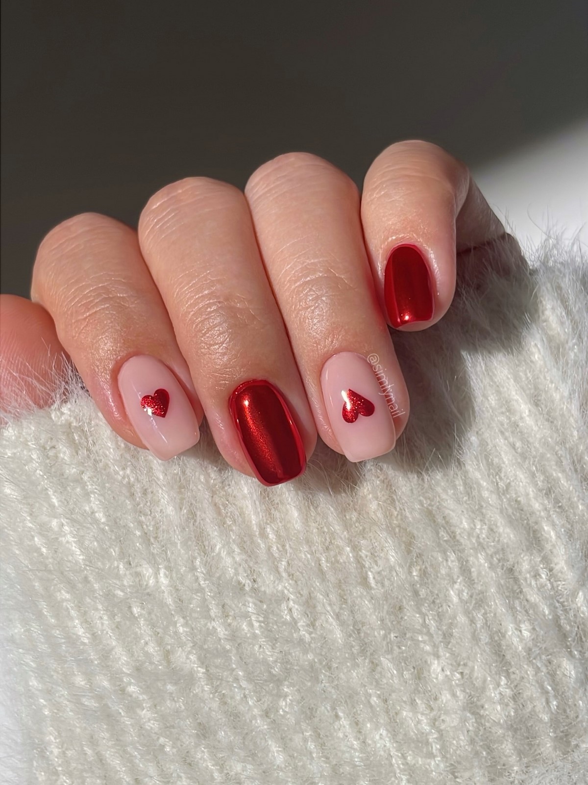 Сердечки на ногтях в феврале 2026: романтика в деталях