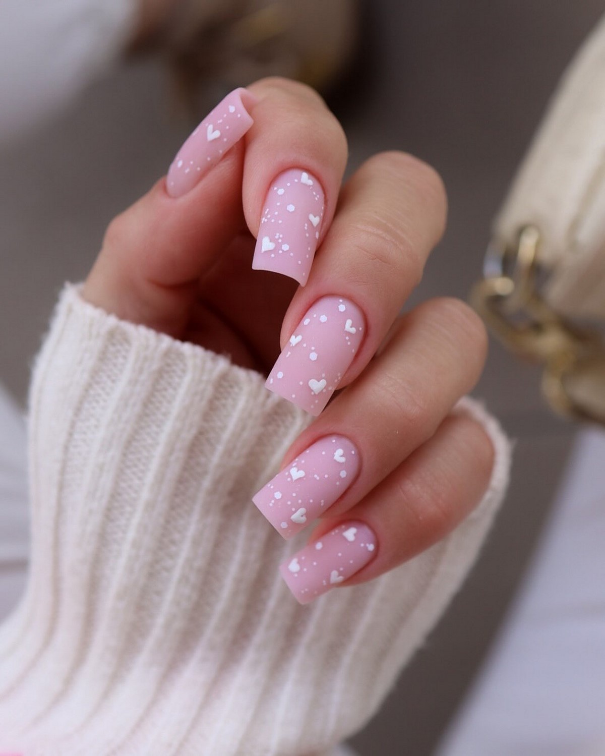 Сердечки на ногтях в феврале 2026: романтика в деталях