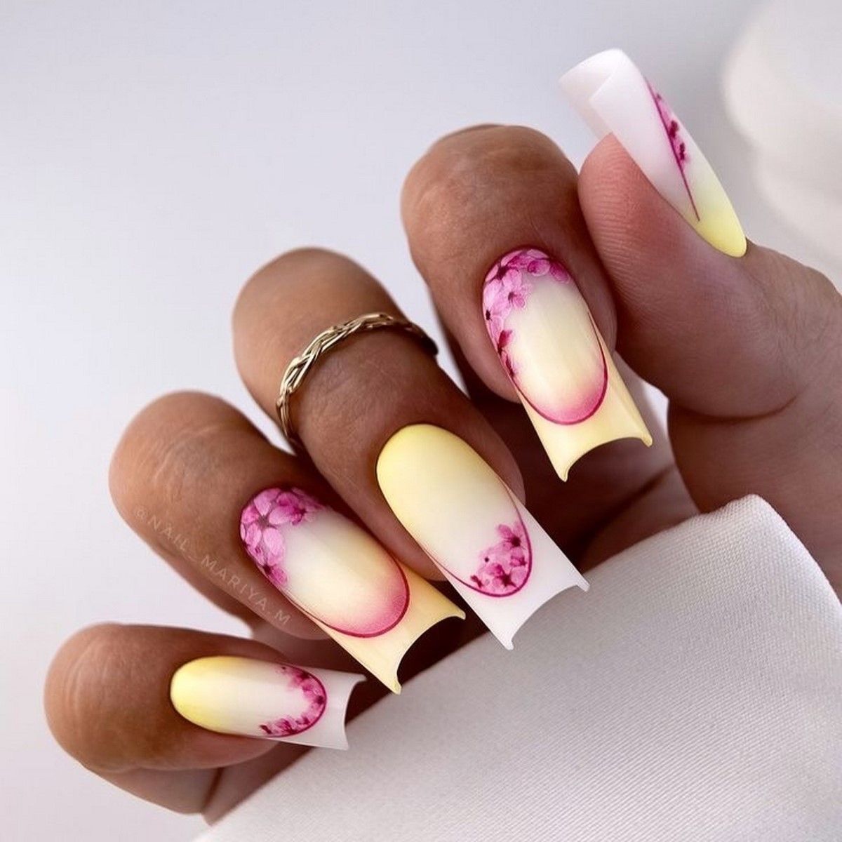 Маникюр на март 2026: цвета и идеи, которые будут носить чаще всего