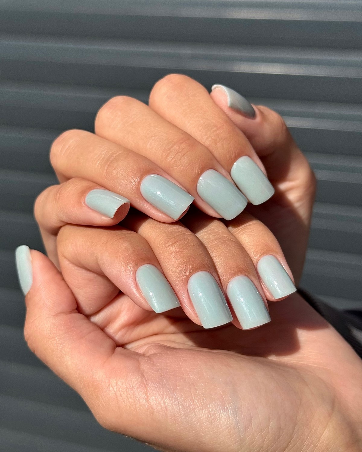 Универсальные оттенки ногтей для весеннего гардероба