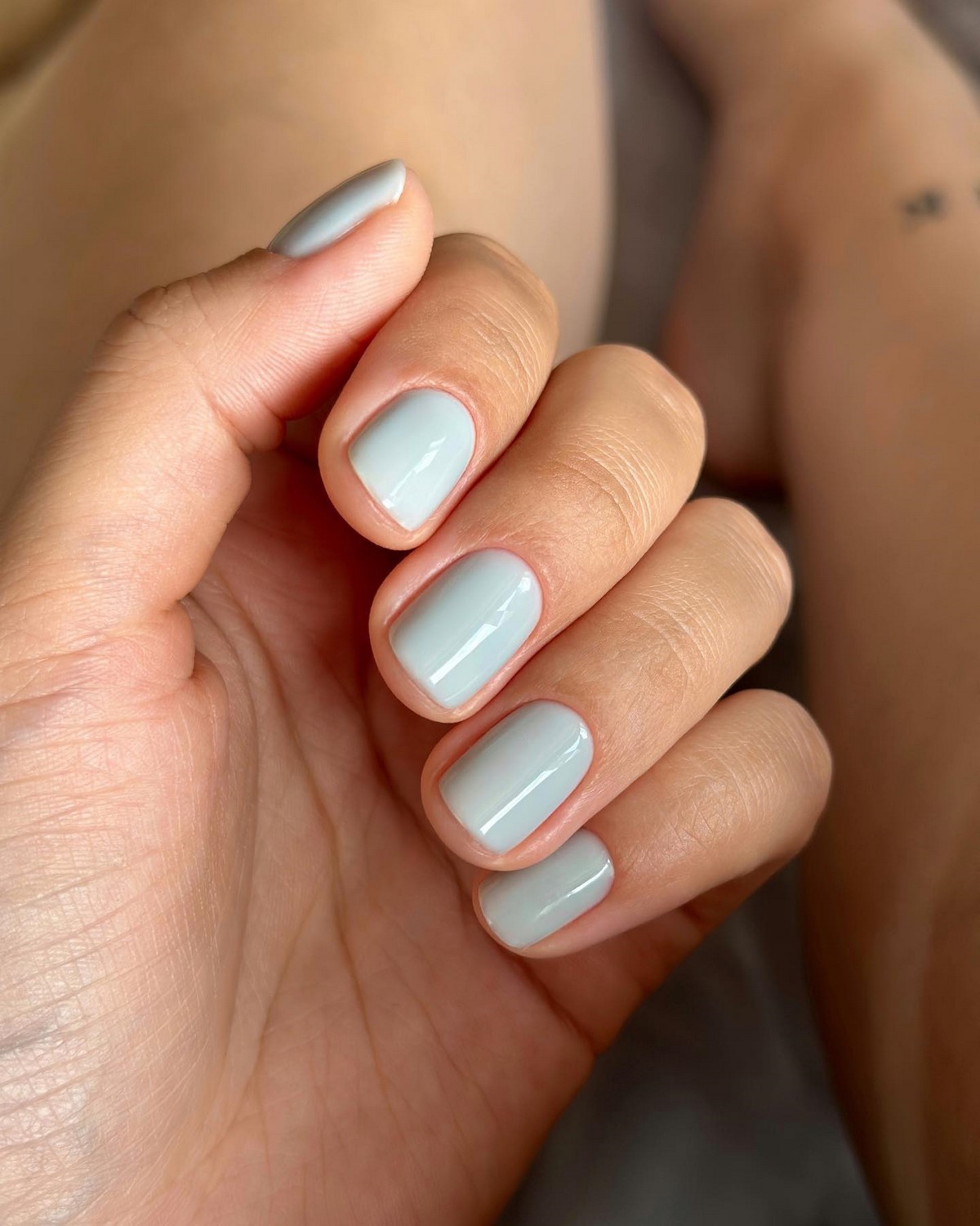 Маникюр на каждый день: мягкие цвета, которые выглядят дорого