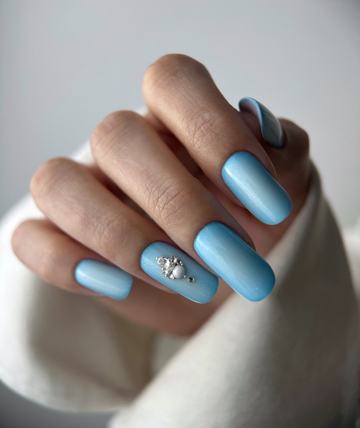 Трендовые цвета ногтей марта: свежие идеи маникюра