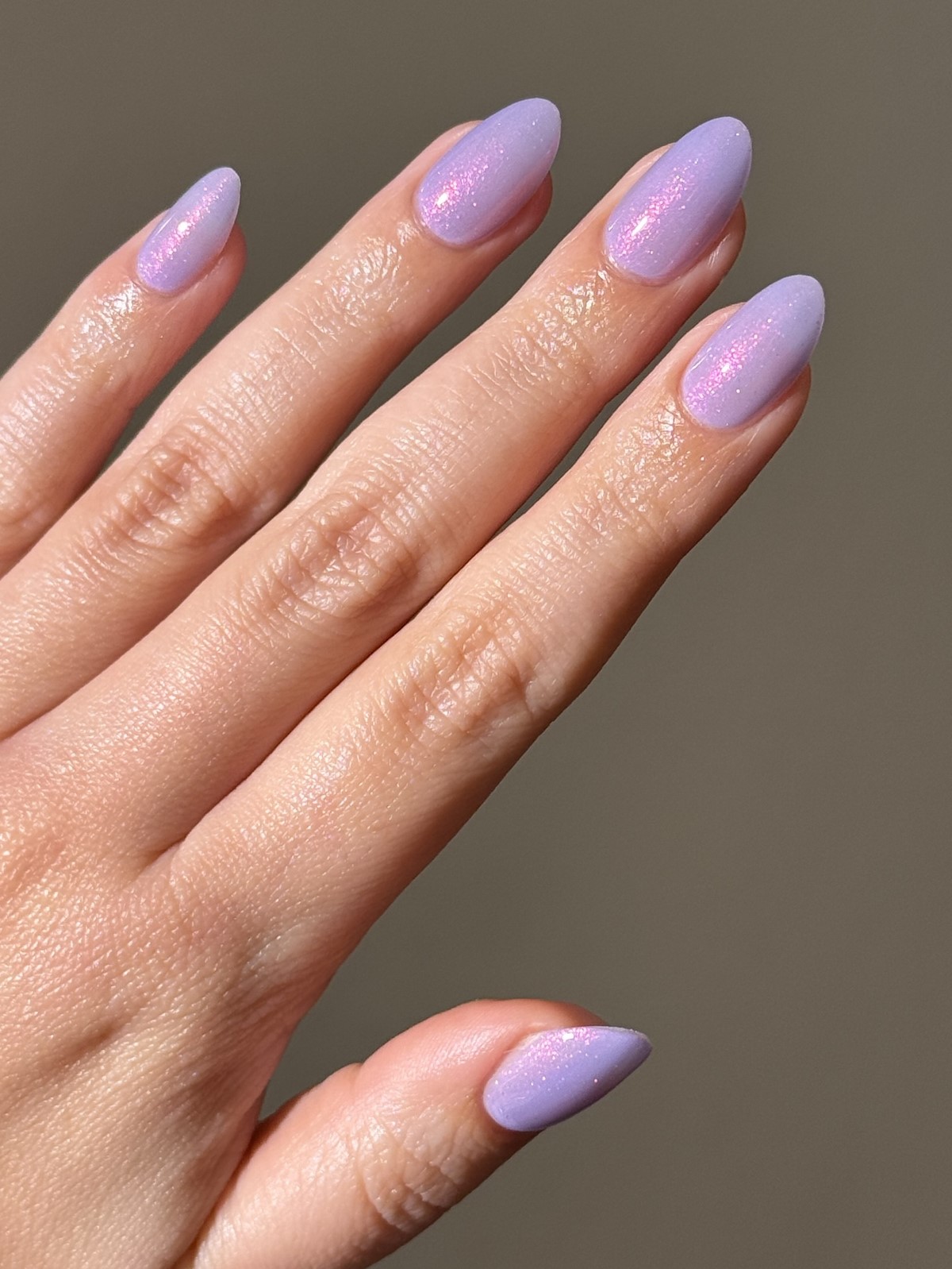 Универсальные оттенки ногтей для весеннего гардероба