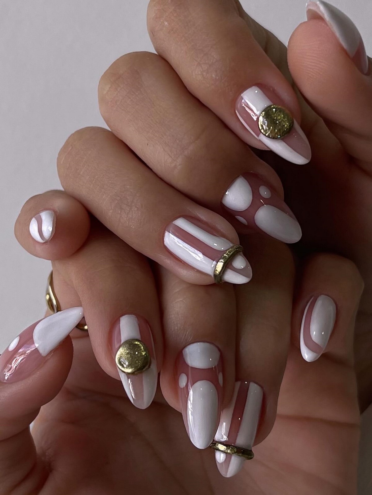 Маникюр на март 2026: цвета и идеи, которые будут носить чаще всего