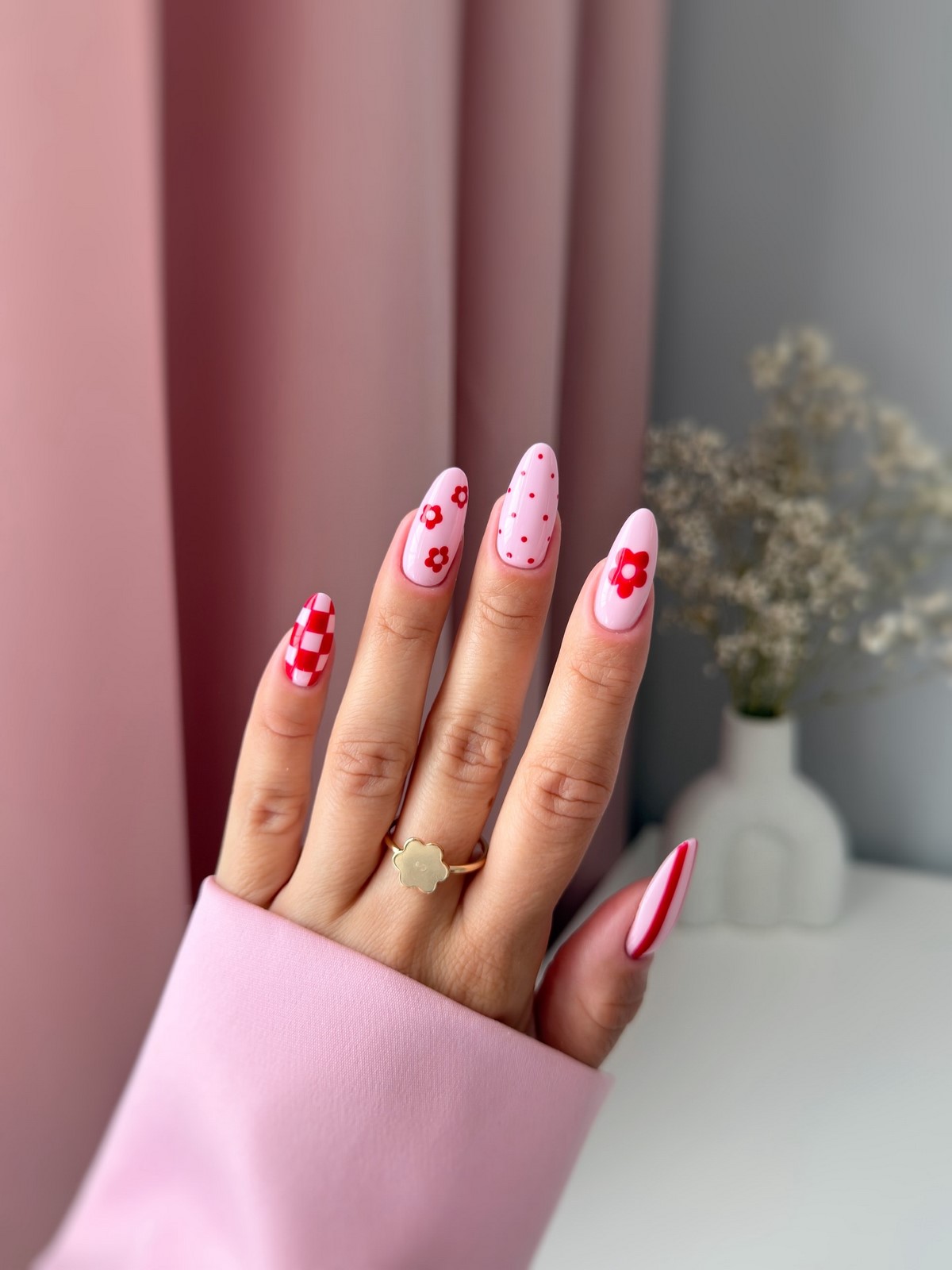 Маникюр на март 2026: цвета и идеи, которые будут носить чаще всего