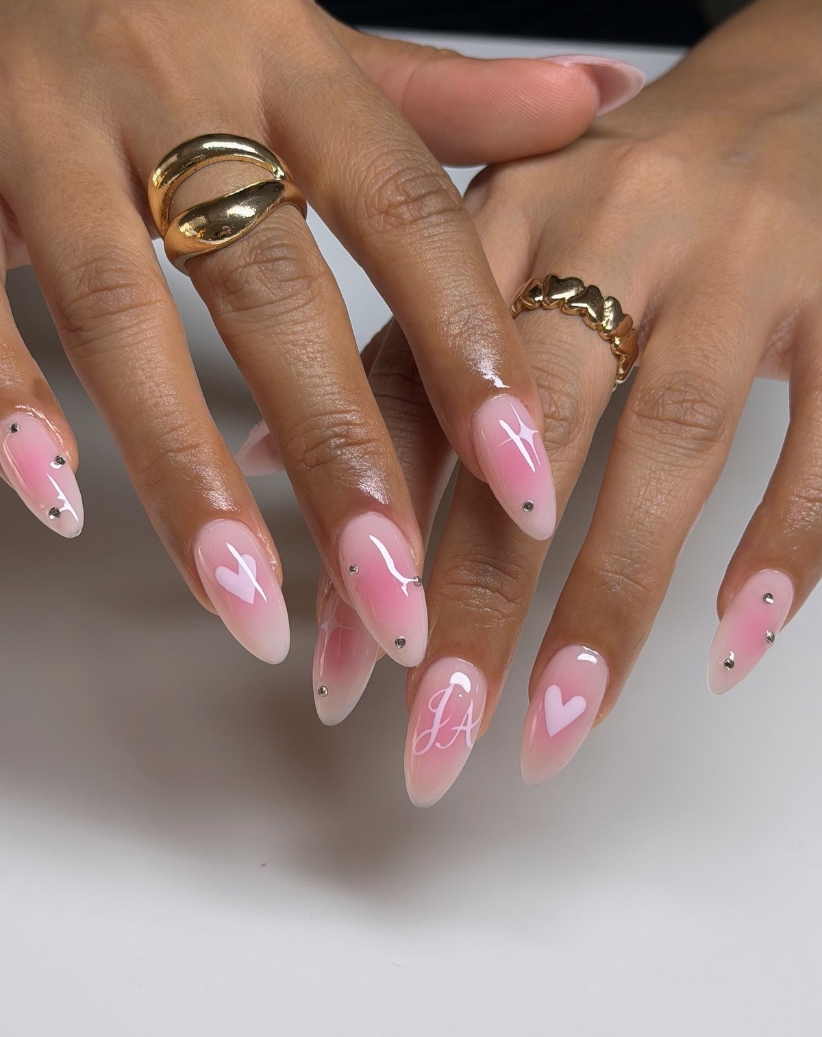 Маникюр на март 2026: цвета и идеи, которые будут носить чаще всего