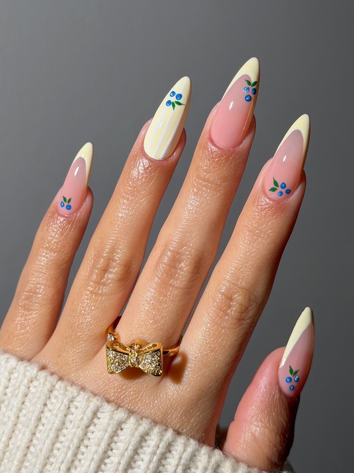 Маникюр на март 2026: цвета и идеи, которые будут носить чаще всего