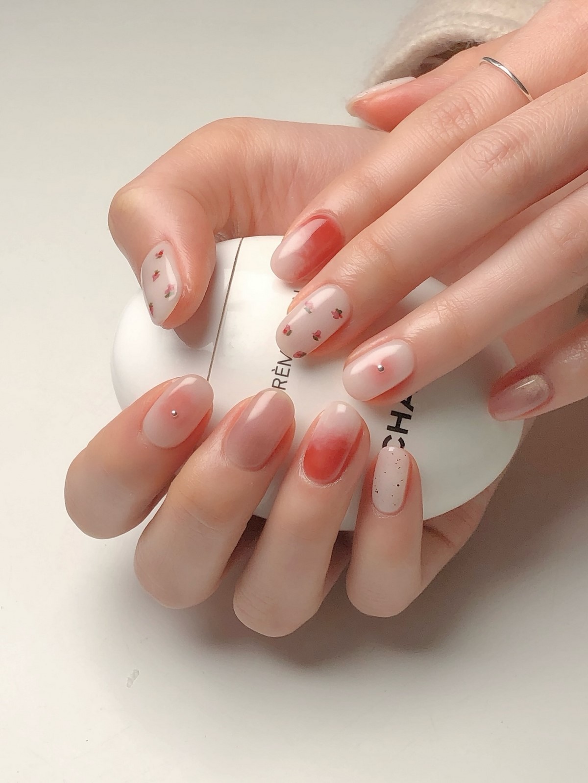 Маникюр на март 2026: цвета и идеи, которые будут носить чаще всего