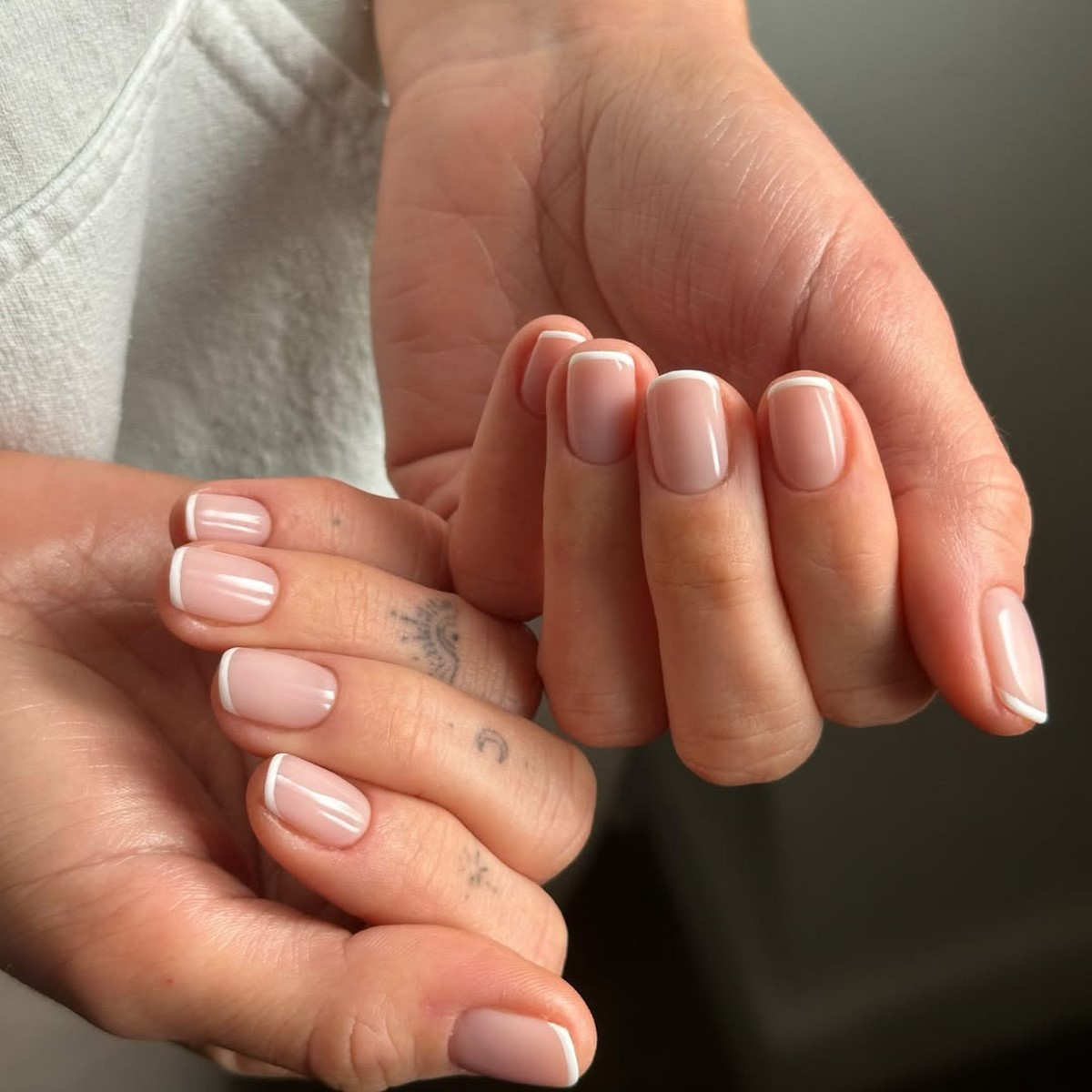 Маникюр на март 2026: цвета и идеи, которые будут носить чаще всего