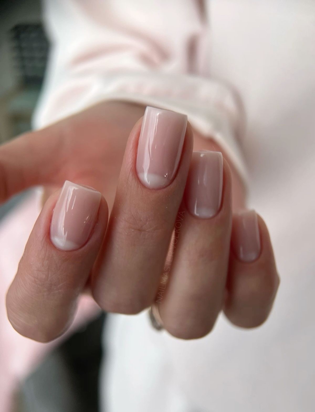 Маникюр на март 2026: цвета и идеи, которые будут носить чаще всего