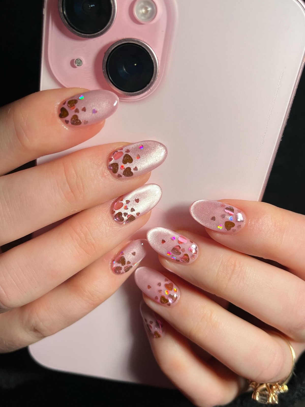 Маникюр на март 2026: цвета и идеи, которые будут носить чаще всего