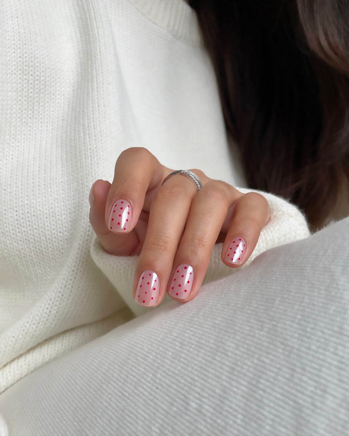 Маникюр на март 2026: цвета и идеи, которые будут носить чаще всего