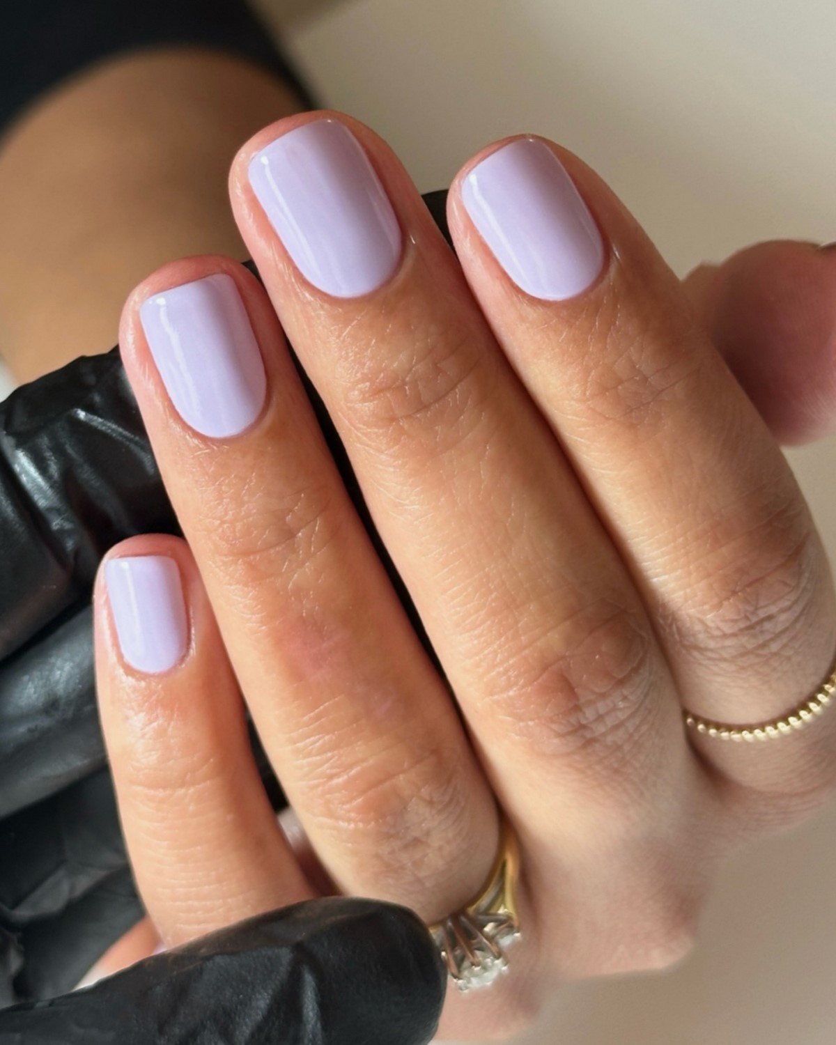 Маникюр на март 2026: цвета и идеи, которые будут носить чаще всего