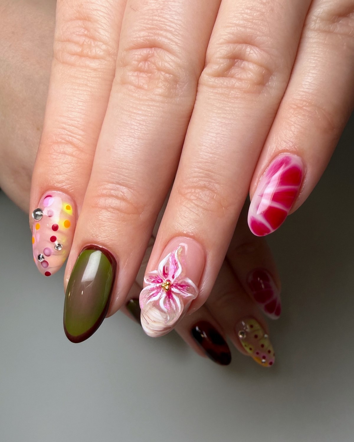 Маникюр на март 2026: цвета и идеи, которые будут носить чаще всего