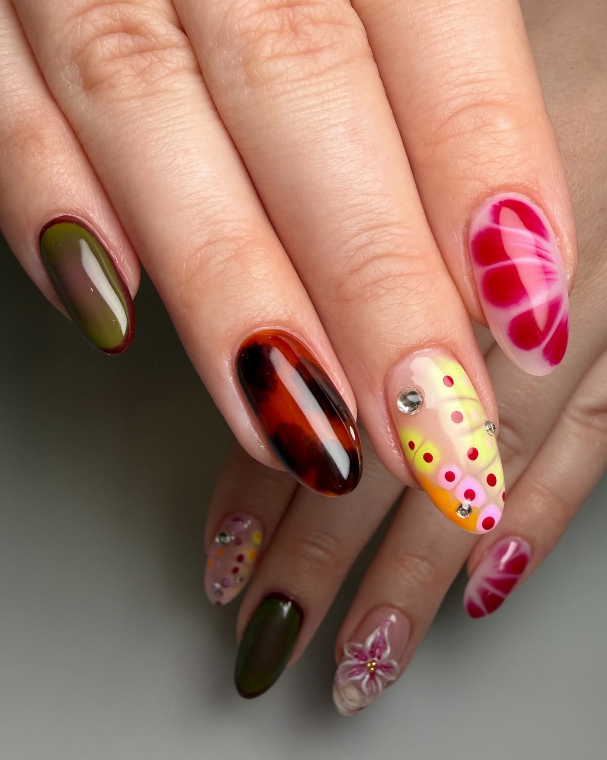 Маникюр на март 2026: цвета и идеи, которые будут носить чаще всего