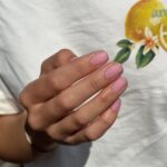 Полупрозрачные ультракороткие ногти в розовом цвете