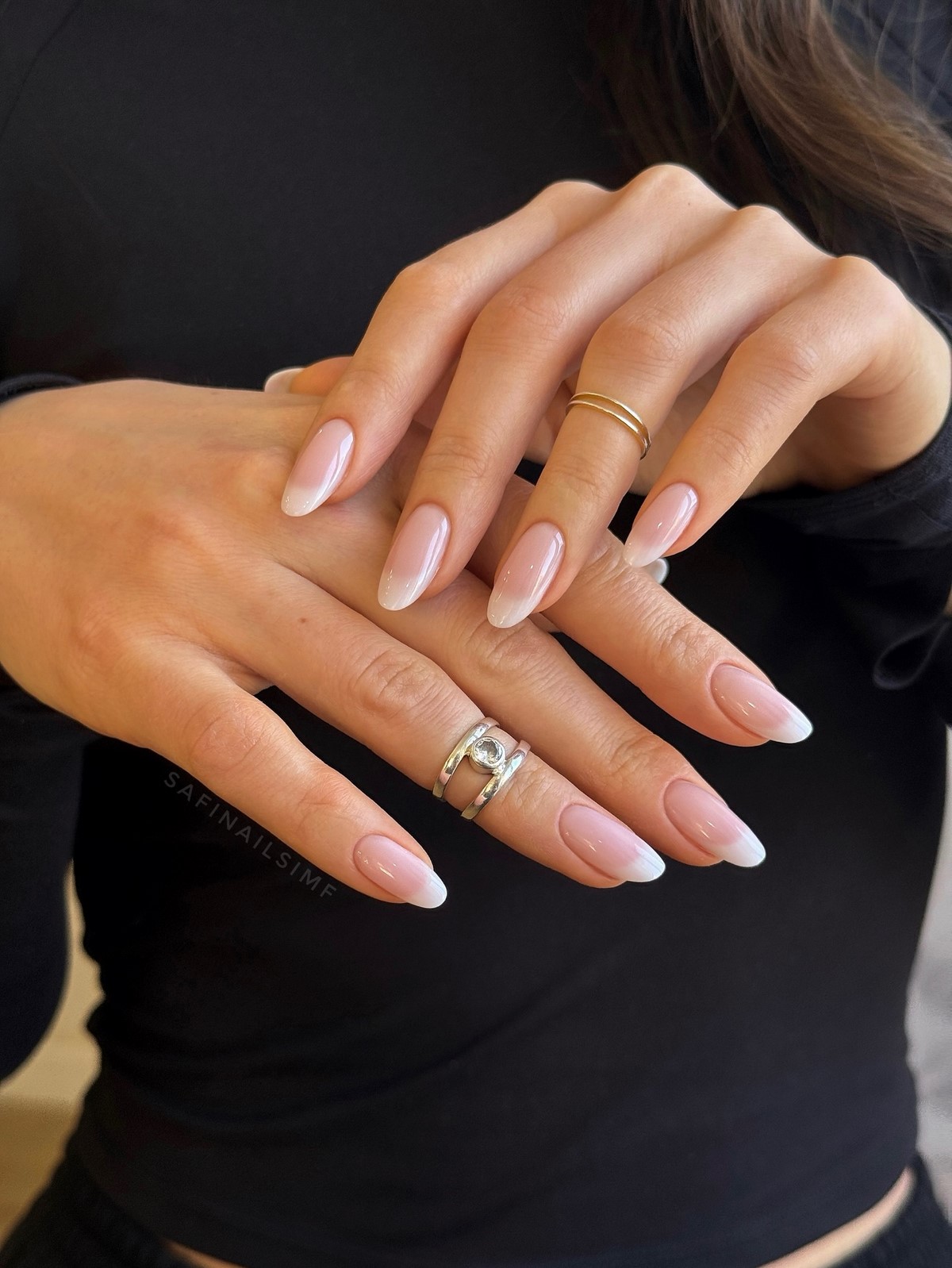 Маникюр с прозрачной базой: тренд этой весны, который выглядит дороже плотного покрытия