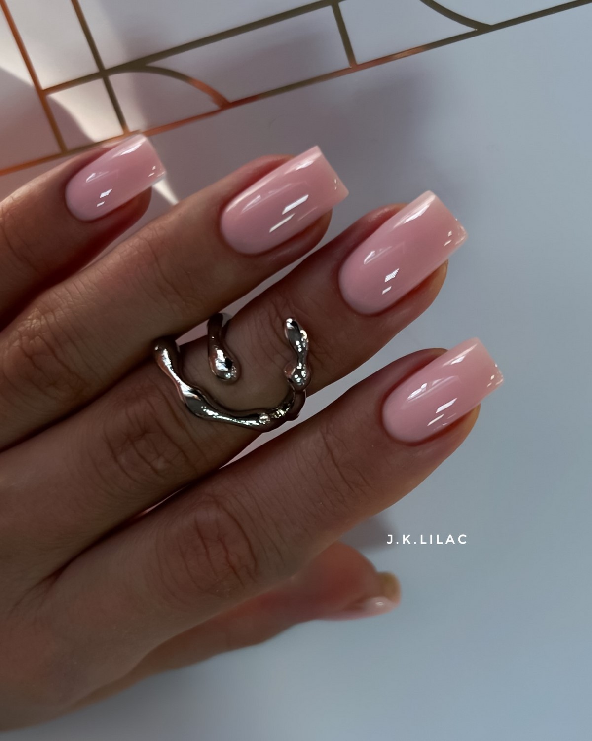 Маникюр на каждый день: мягкие цвета, которые выглядят дорого