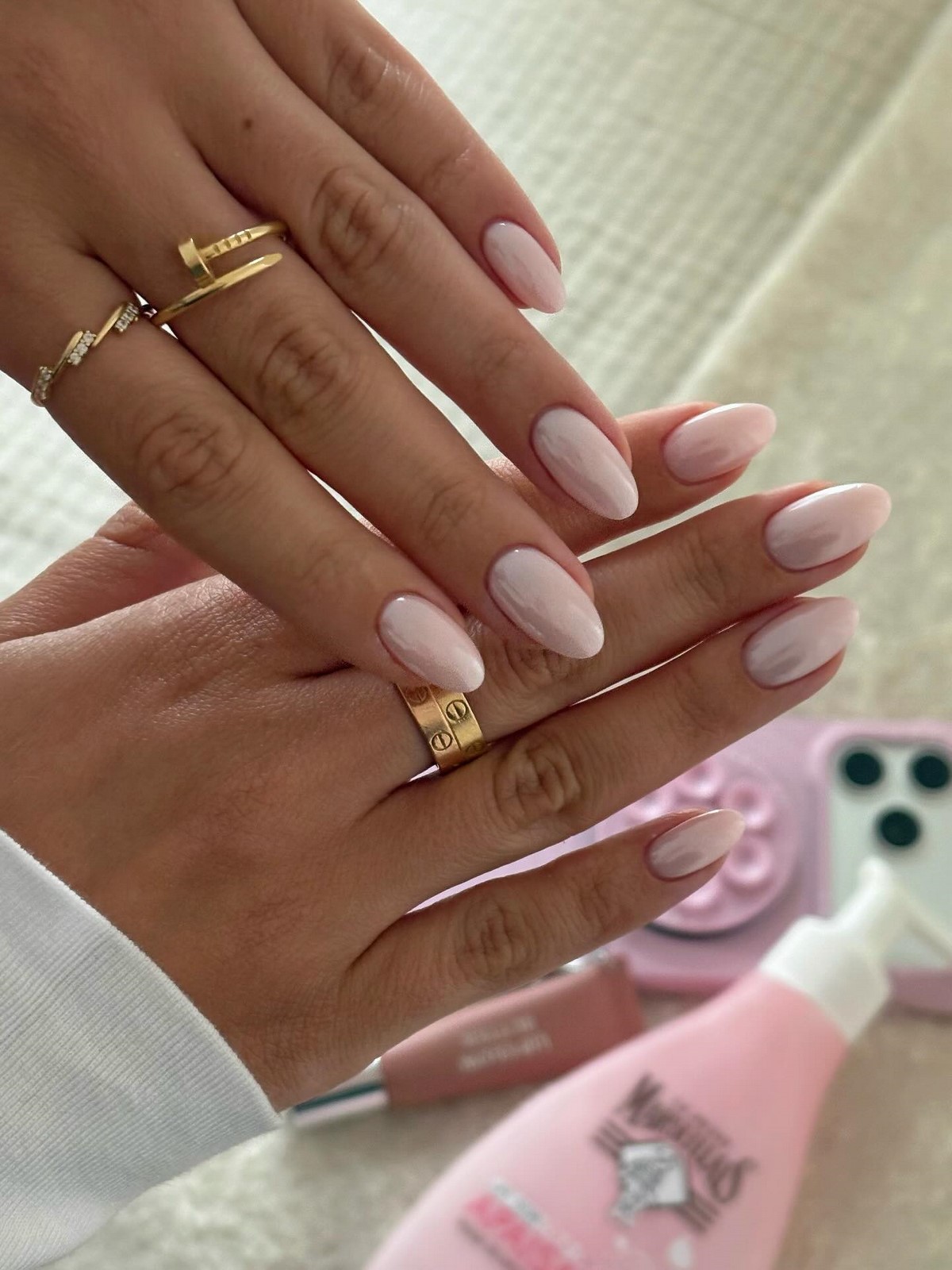Маникюр на каждый день: мягкие цвета, которые выглядят дорого