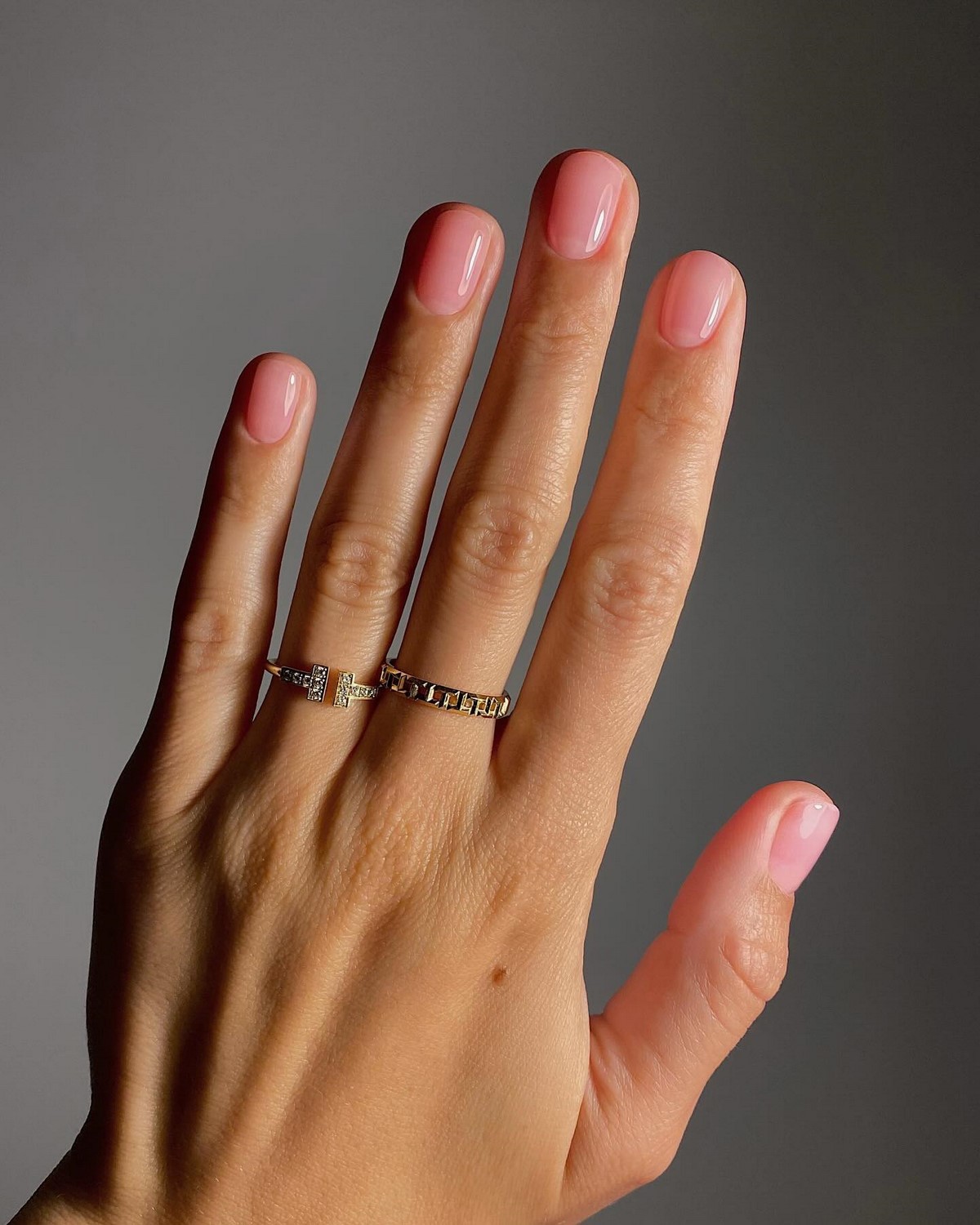 Маникюр на каждый день: мягкие цвета, которые выглядят дорого