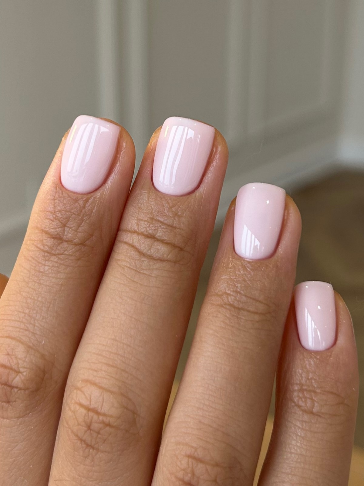 Маникюр на каждый день: мягкие цвета, которые выглядят дорого