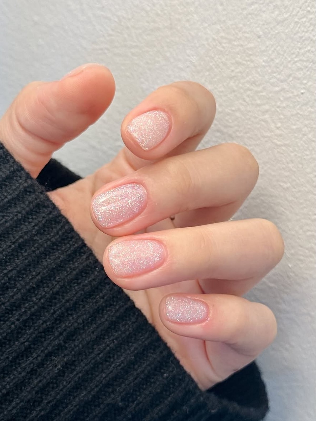 Маникюр на каждый день: мягкие цвета, которые выглядят дорого