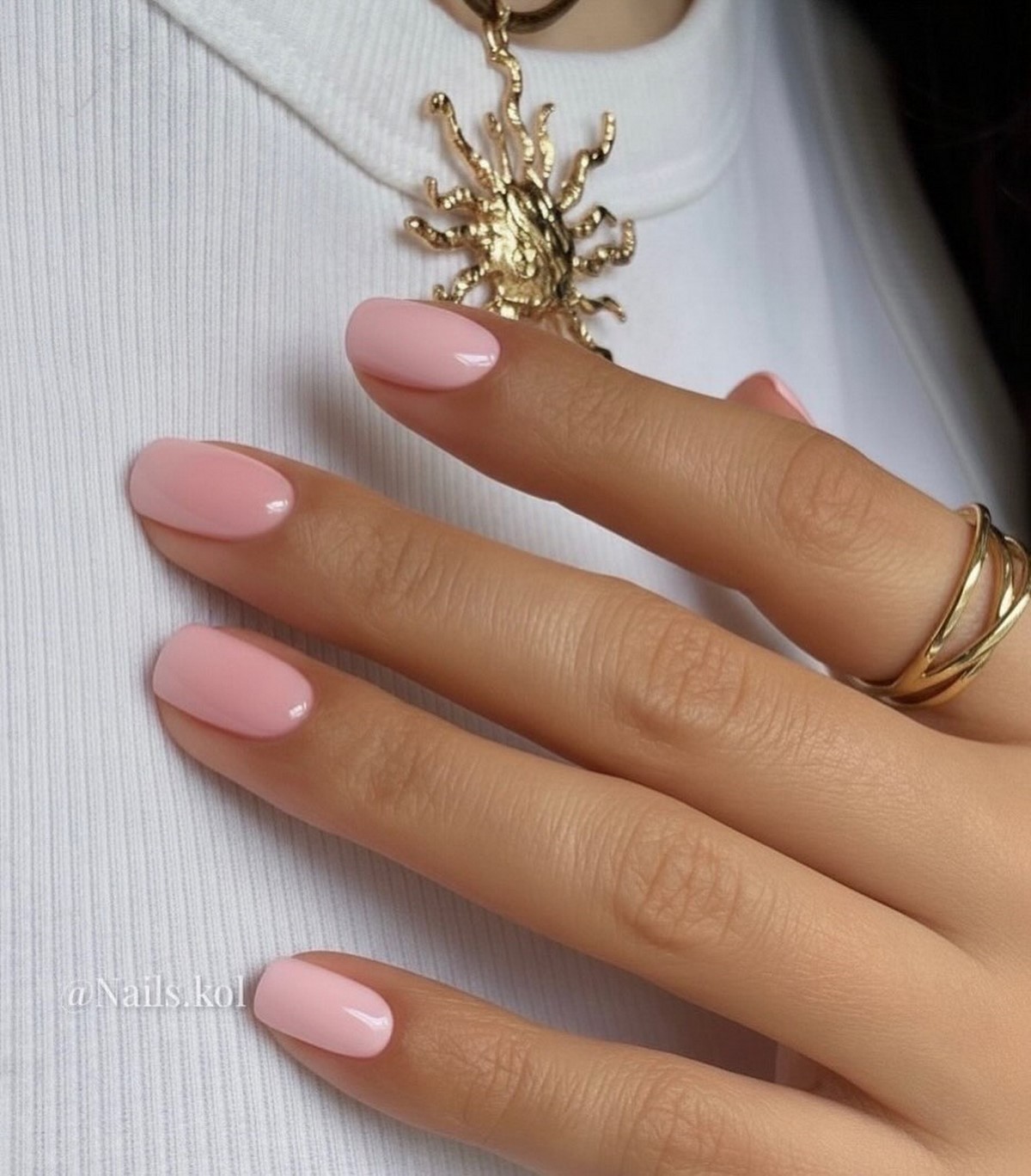 Маникюр на каждый день: мягкие цвета, которые выглядят дорого