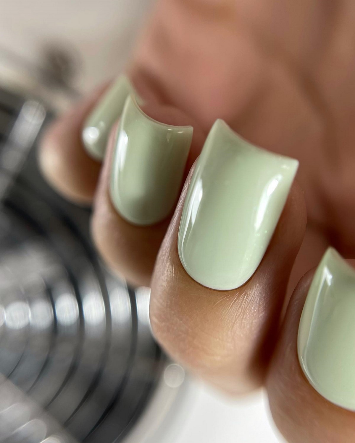 Маникюр на каждый день: мягкие цвета, которые выглядят дорого