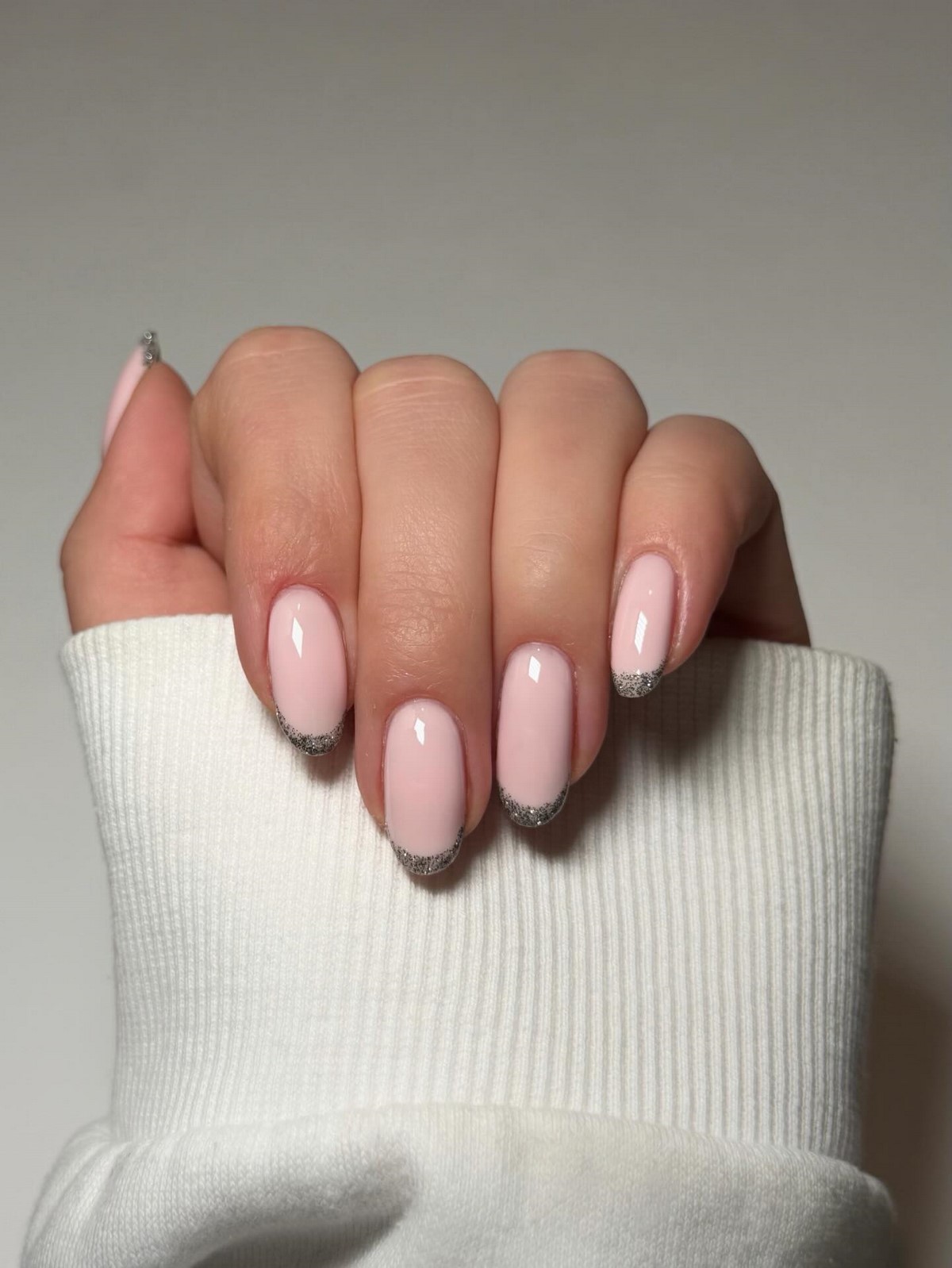 Маникюр на каждый день: мягкие цвета, которые выглядят дорого