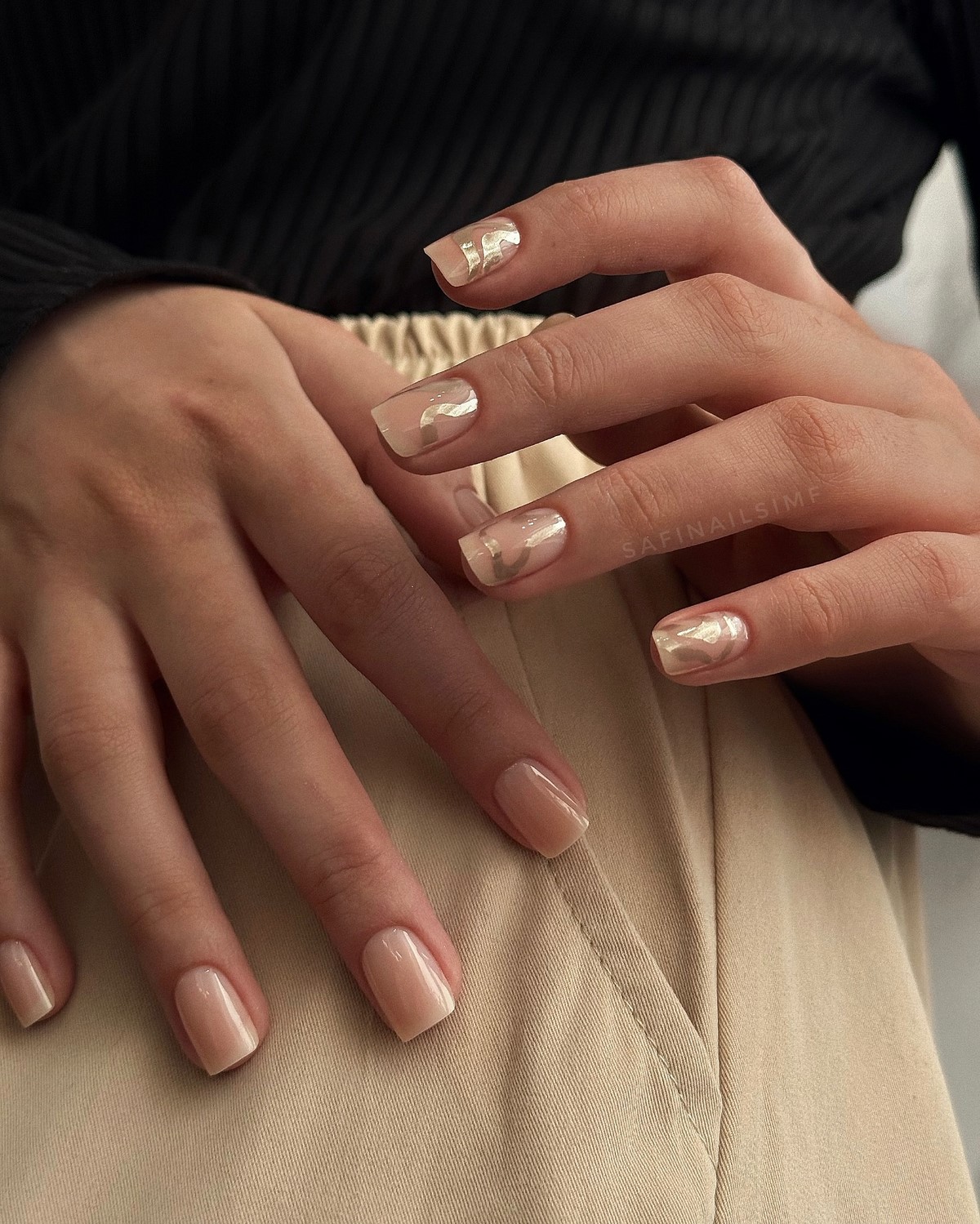 Нюд с тонким акцентом: самый аккуратный маникюр этой весны, который выглядит дороже однотона