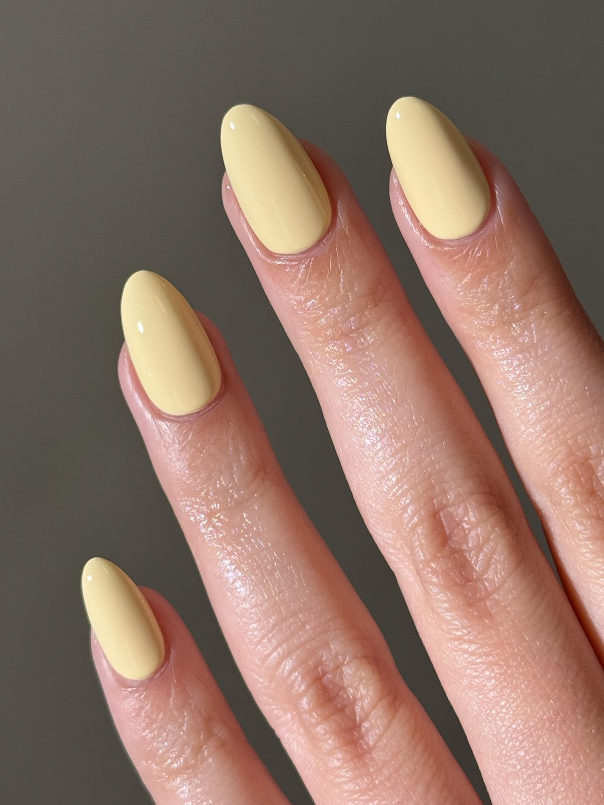 Трендовые цвета ногтей марта: свежие идеи маникюра