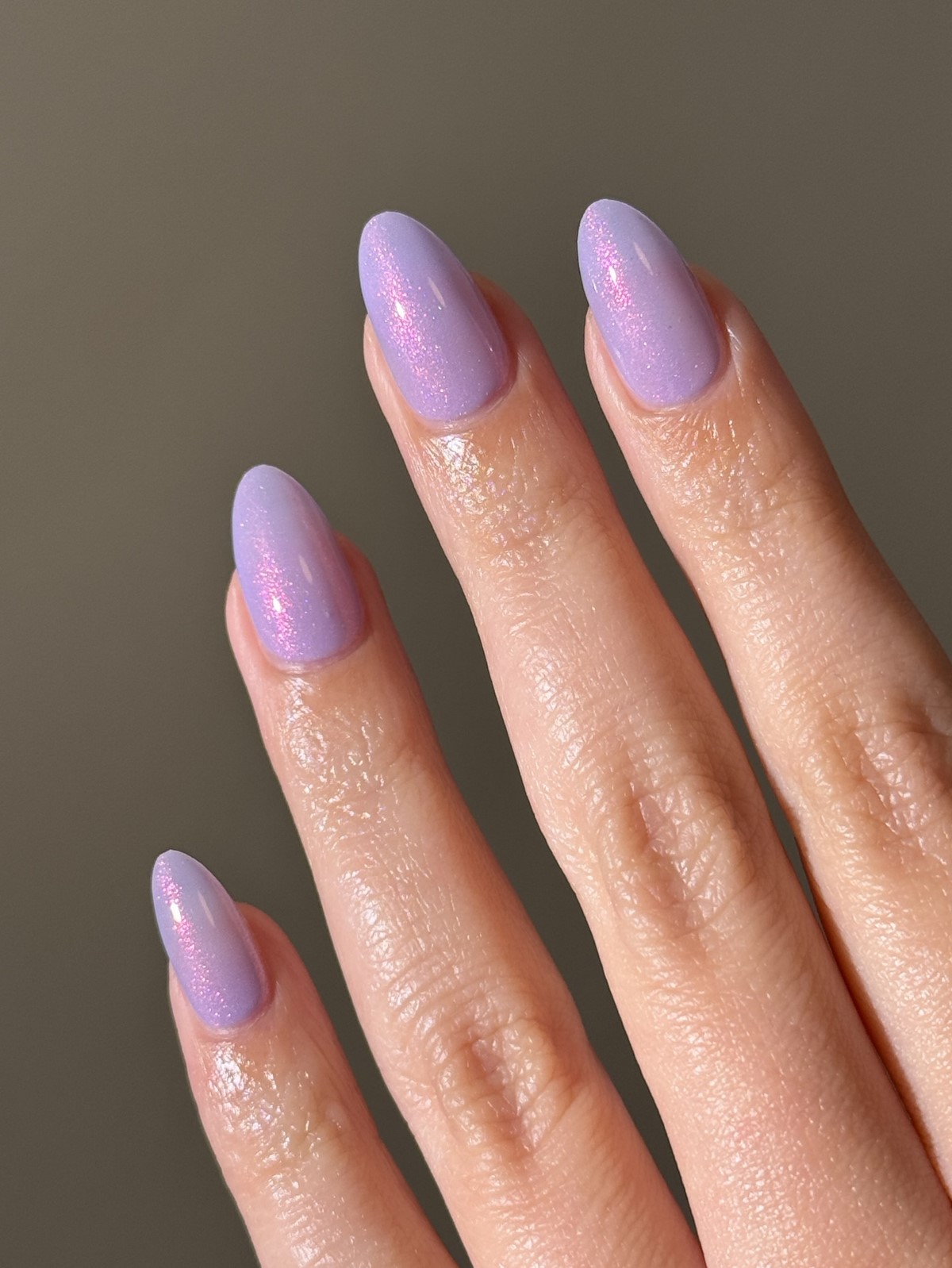 Трендовые цвета ногтей марта: свежие идеи маникюра