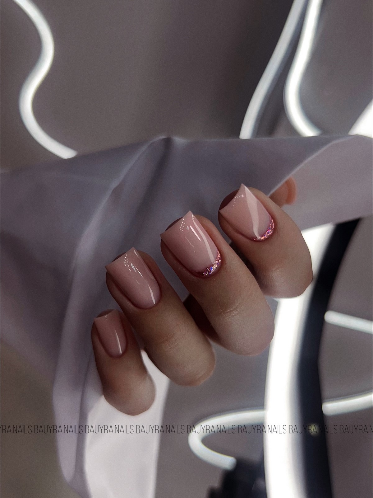 Трендовые цвета ногтей марта: свежие идеи маникюра