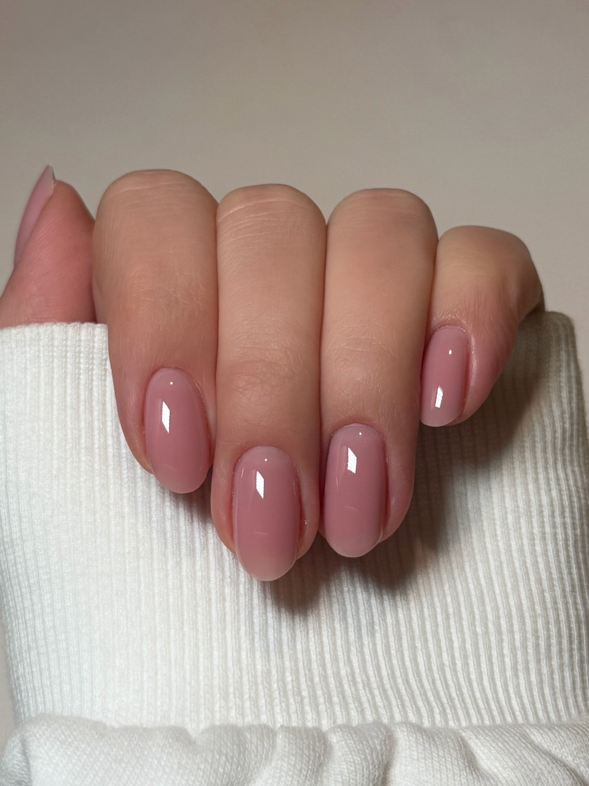 Трендовые цвета ногтей марта: свежие идеи маникюра