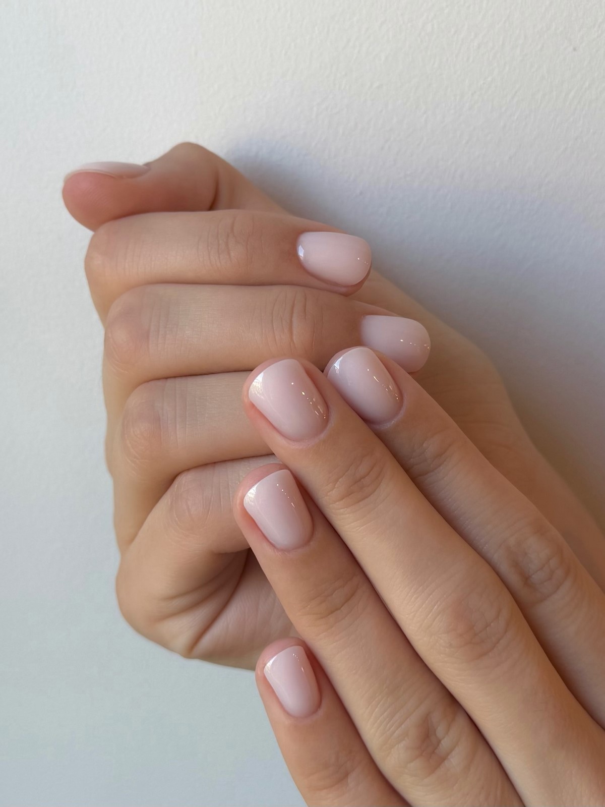 Трендовые цвета ногтей марта: свежие идеи маникюра