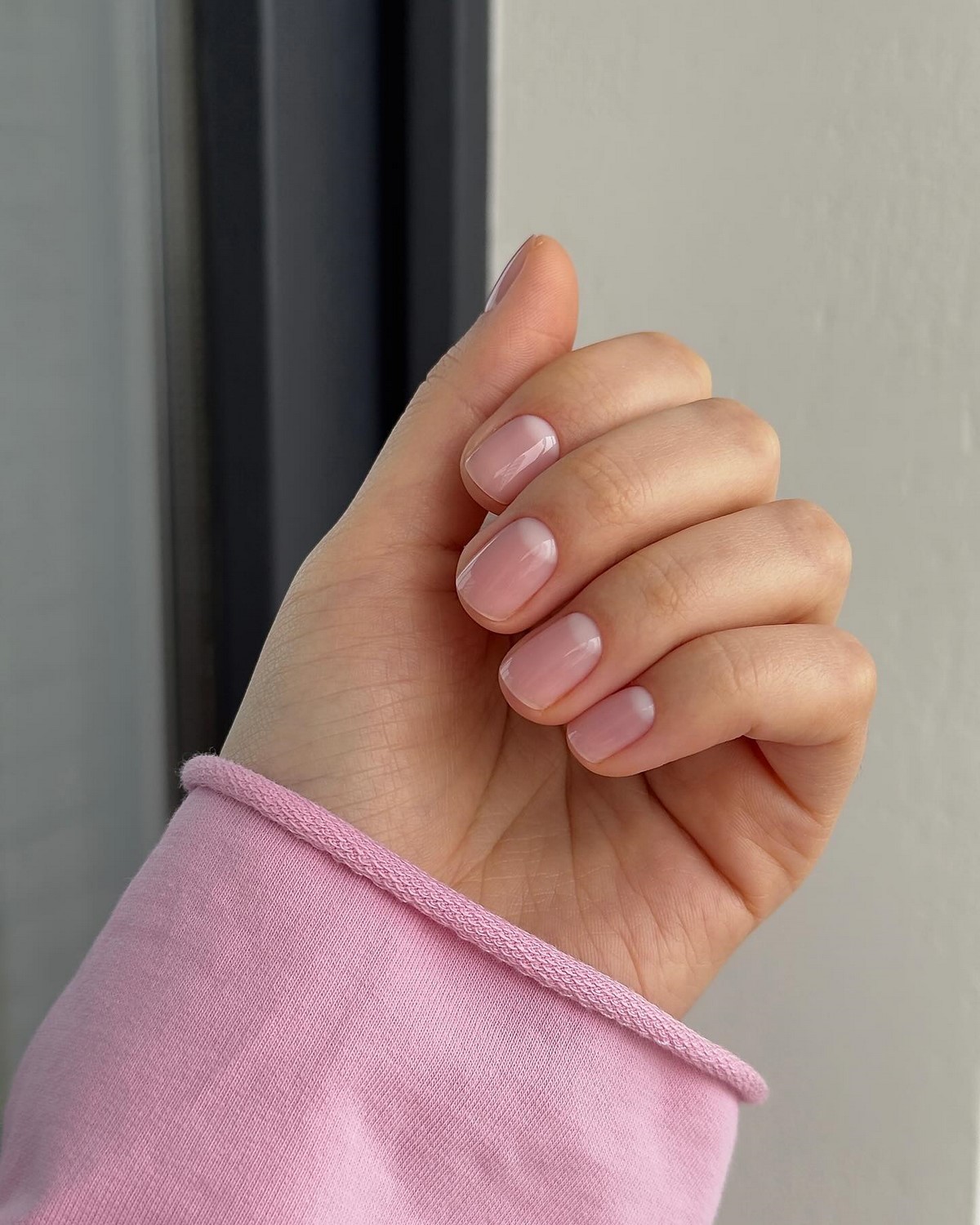 Универсальные оттенки ногтей для весеннего гардероба