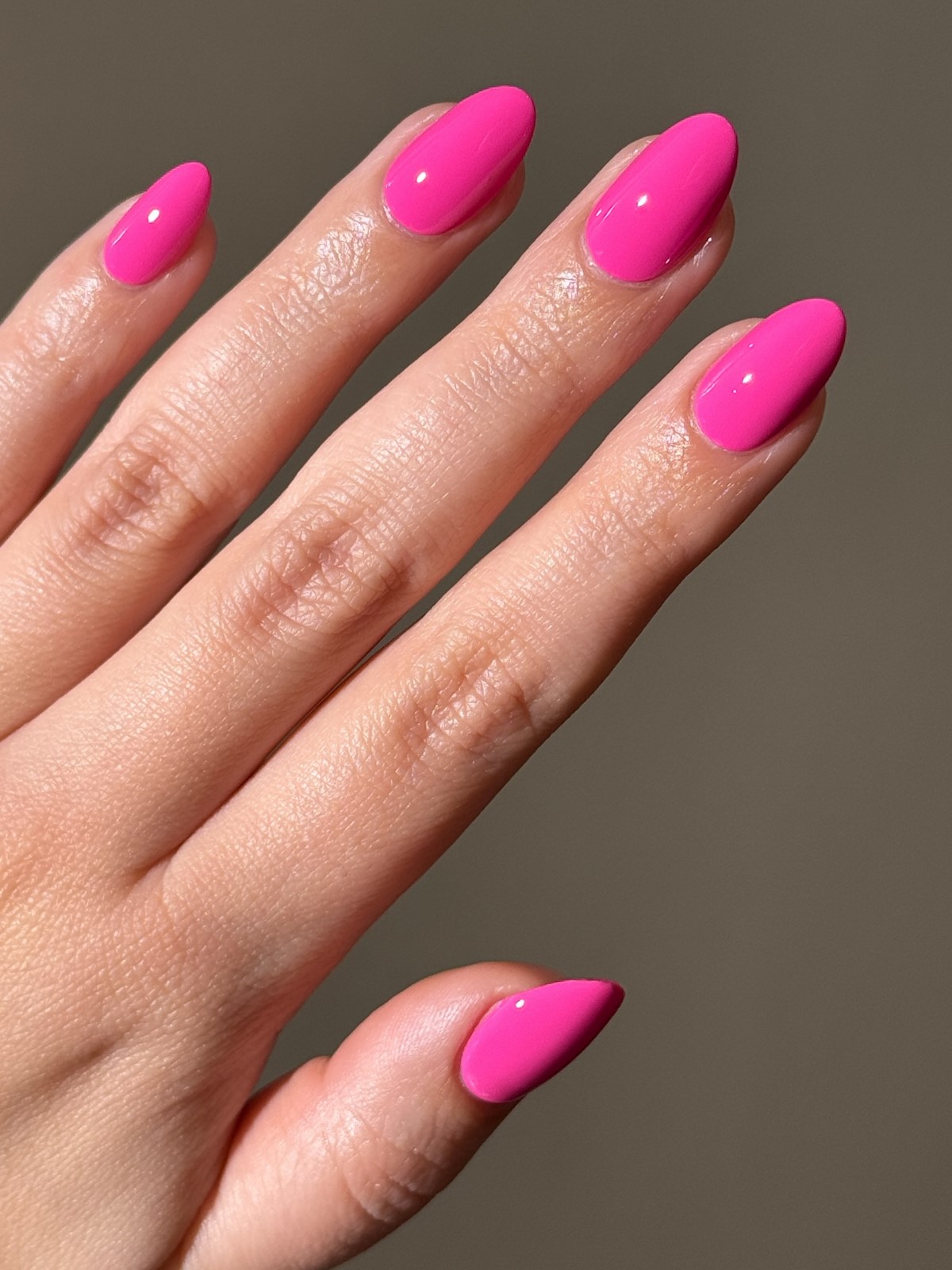 Универсальные оттенки ногтей для весеннего гардероба