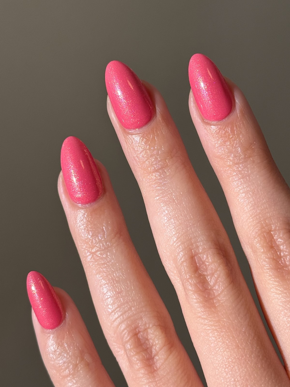 Универсальные оттенки ногтей для весеннего гардероба